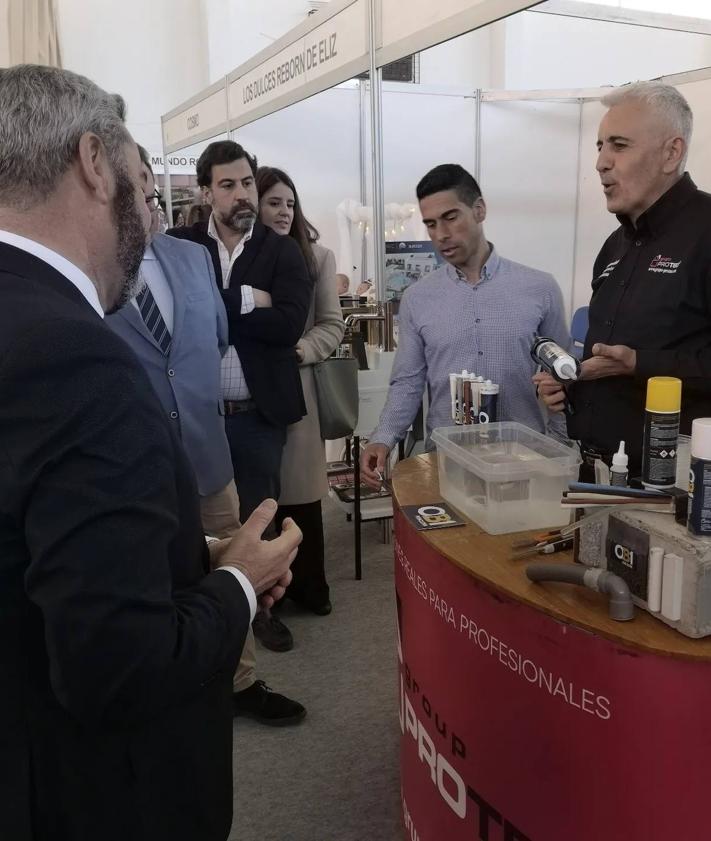 Imagen secundaria 2 - Zalamea disfruta de su VII Feria del Comercio