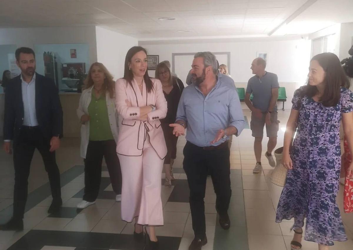 Imagen secundaria 1 - Visita al Centro de Salud ilipense.