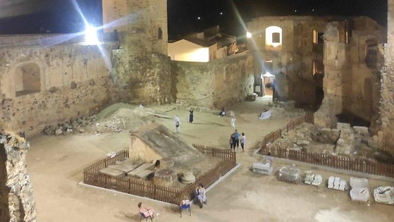 Más de 50 personas participaron en la Visita Nocturna de Zalamea