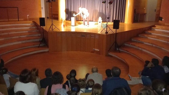 Zalamea disfrutó de una mágica tarde con el mago Fernando Flores