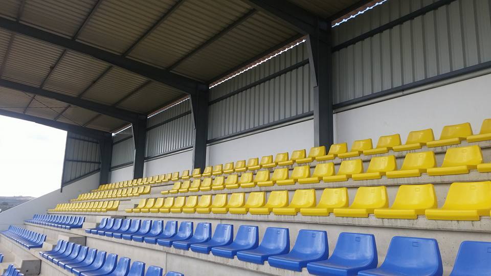 Finalizan las obras de cerramiento de las gradas del Eusebio Mata