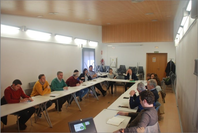 Los distintos alcaldes reunidos en Castuera 