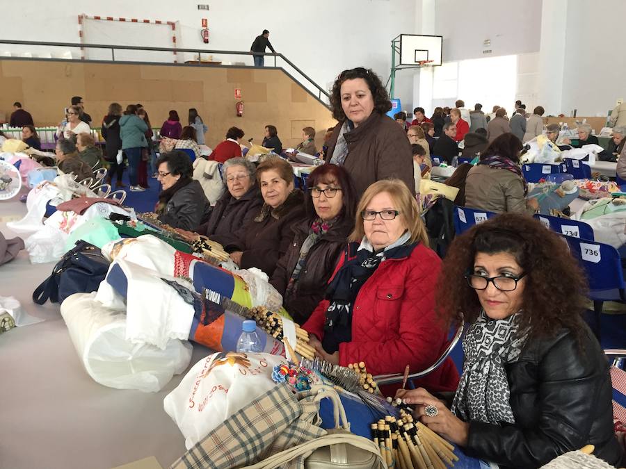 Un grupo de encajeras llegadas desdde Villafranca 