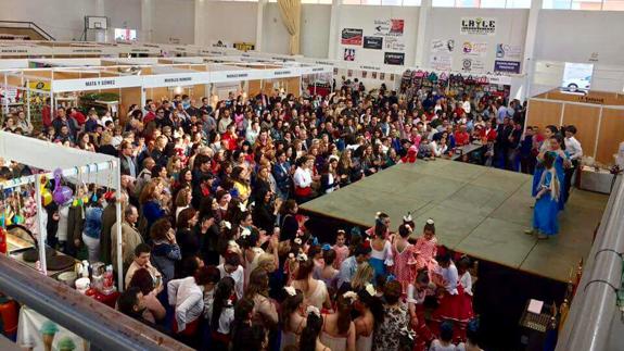 La actuación de baile en el recinto de la Feria 