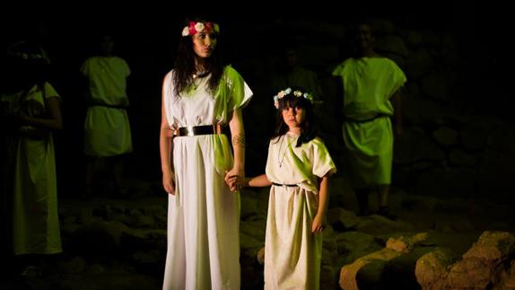 Uno de los momentos de la representación en Cancho Roano :