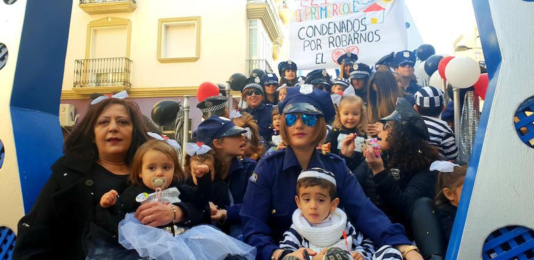 Más de 2.000 niños salen a la calle en el tradicional pasacalles infantil