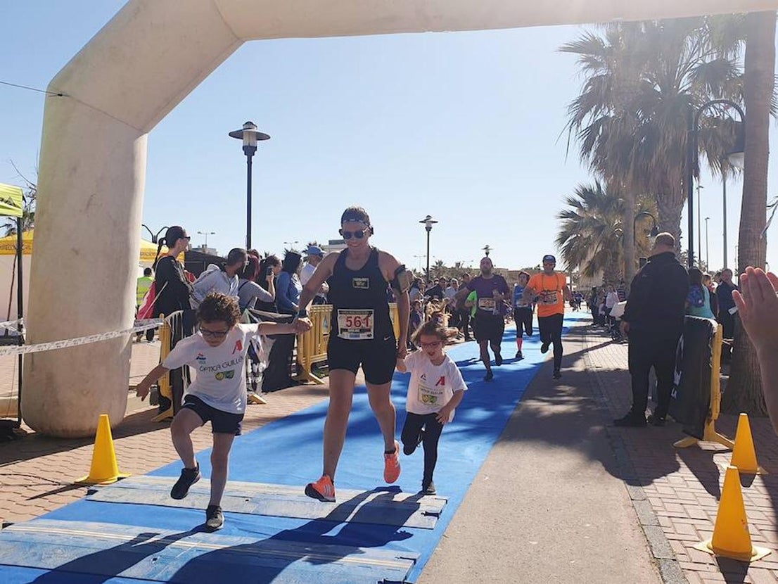 Organizada por el Ayuntamiento, esta duodécima edición ha contado con la presencia de Sandía Fashion para refrescar a los corredores, Atmosfera Sport y Sano, entre otros