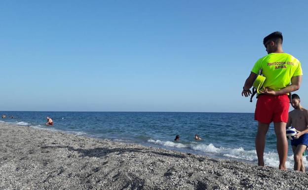 Se buscan voluntarios para vigilar las playas de Adra