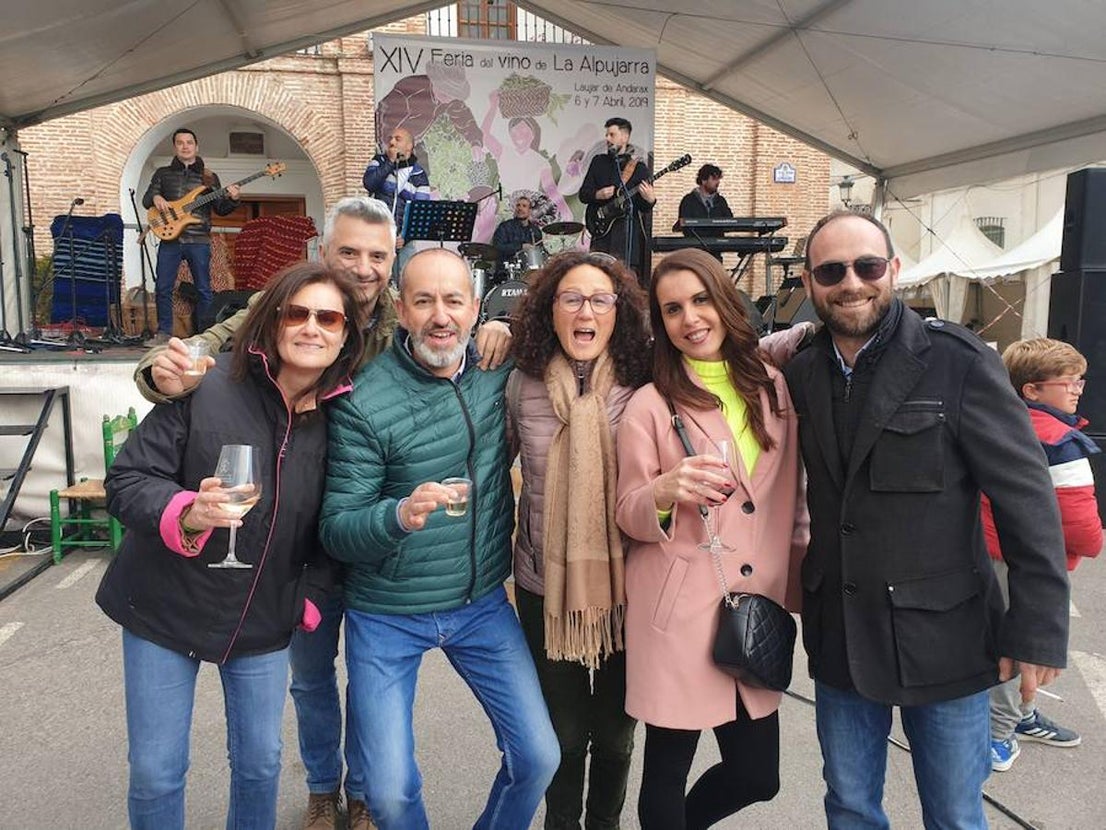 Más de una veintena de expositores se ha concentrado este fin de semana en la Plaza Mayor de Laujar