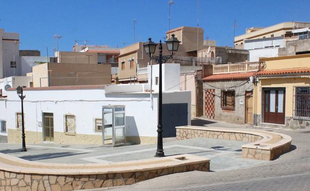 Adra devuelve el encanto a una docena de rincones singulares