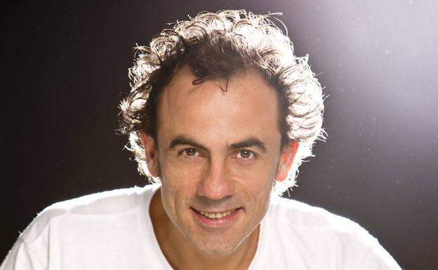 Javier Viiana, actor y director, opta a tres Premios Max. 