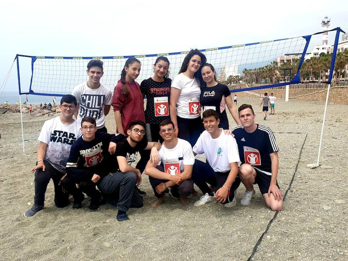 El paseo martítmo de poniente ha sido el lugar elegido para celebrar la jornada de convivencia, que ha contado con la participación de 700 alumnos de Educación Secundaria