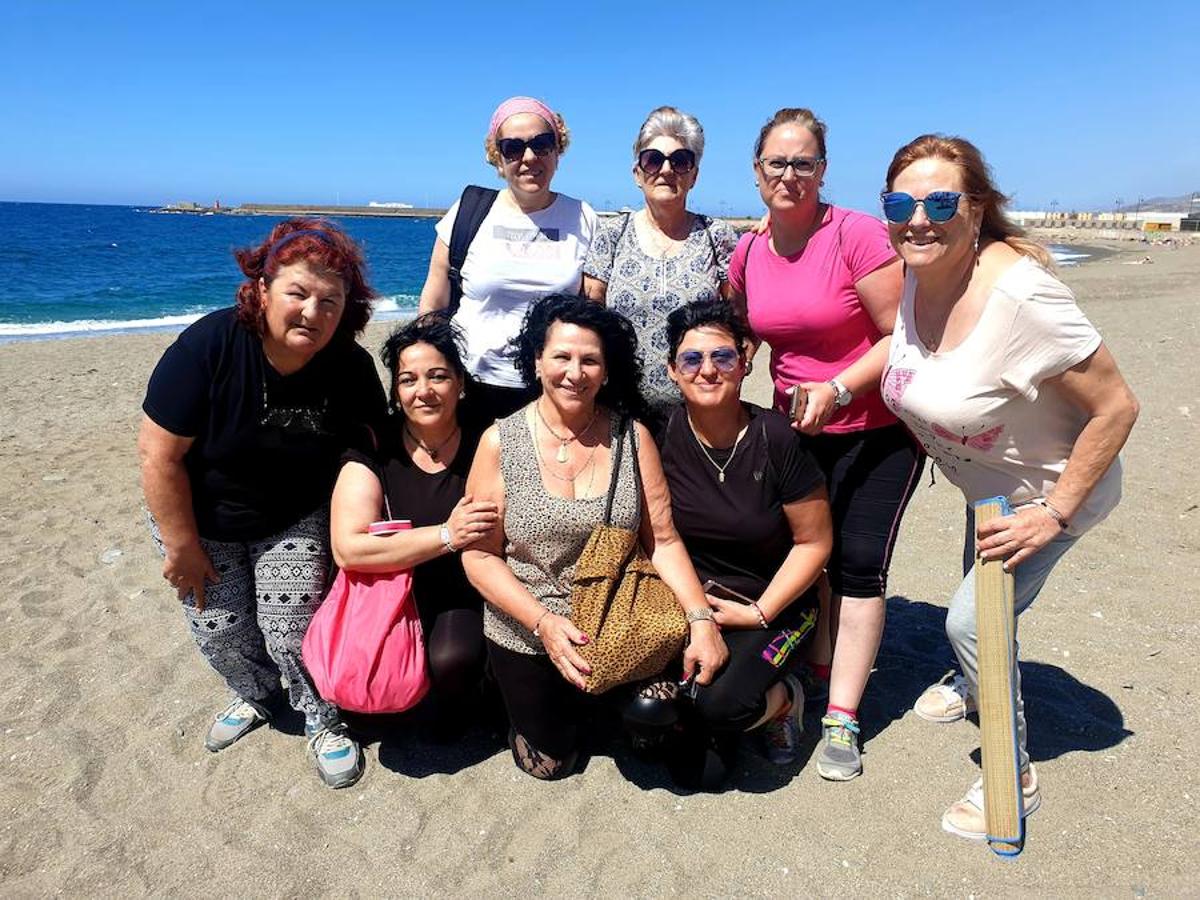 El yoga se integra en la Semana de Salud de Adra, que continúa hoy con una carrera popular y termina el domingo con una ruta de senderismo