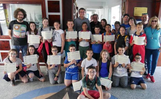 Más de 300 escolares realizan en el Club Náutico su bautimo de mar