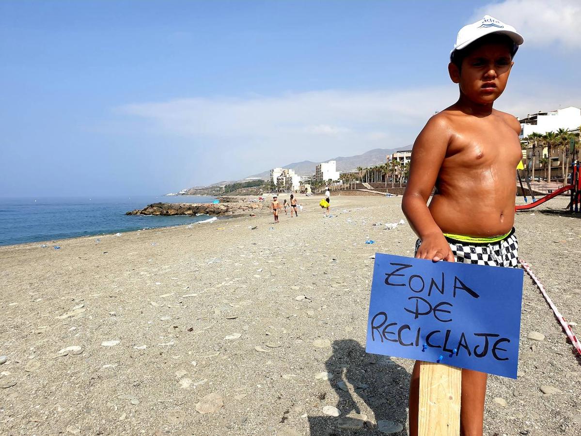 Fotos: Adra da una lección de respeto por el mar