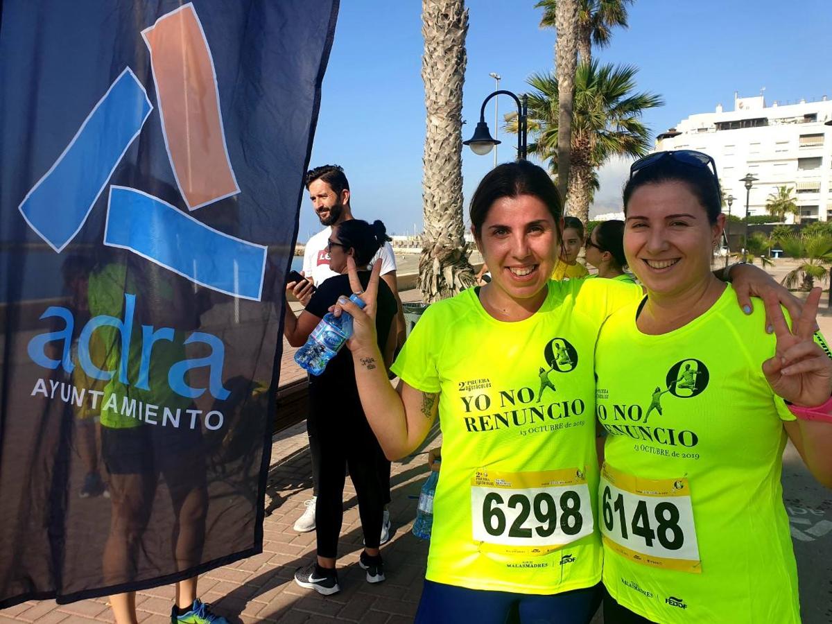 Alrededor de 120 personas han salido hoy a la calle para denunciar que conciliar trabajo y familia es una carrera de obstáculos diaria