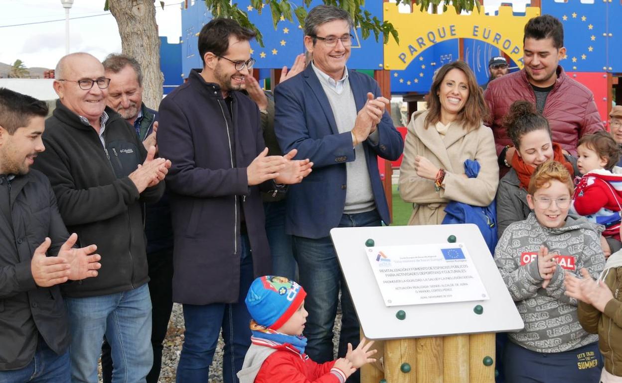 Adra inaugura el Parque Europa, el primero con un circuito 'cross riders'