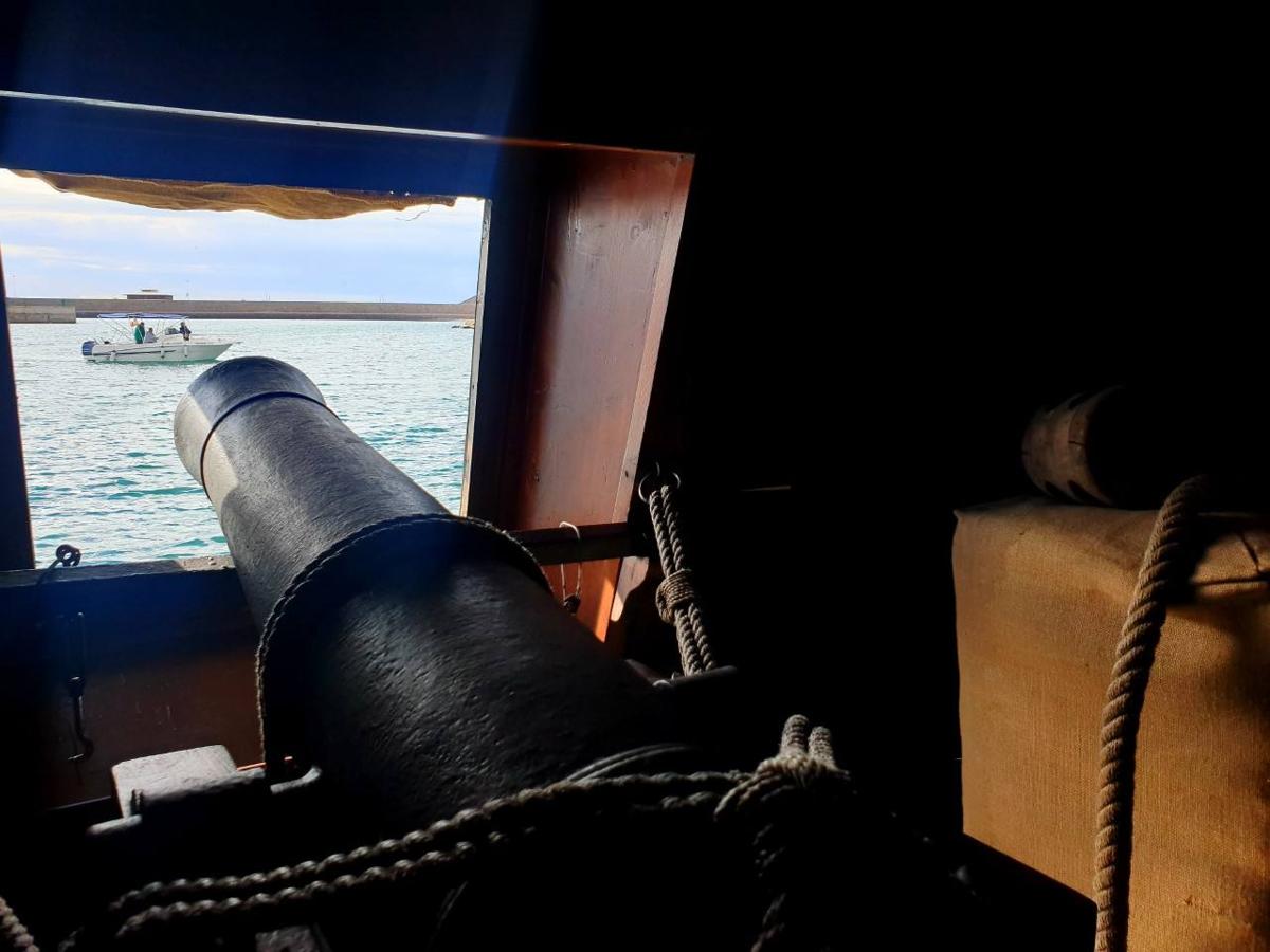 Fotos: Andalucía, un galeón histórico en la ciudad más antigua de Almería