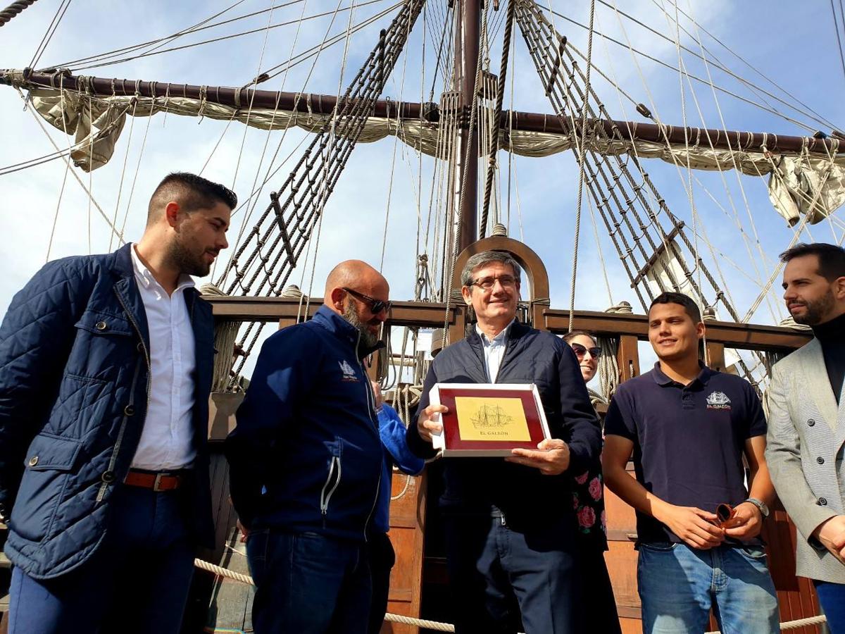 Fotos: Andalucía, un galeón histórico en la ciudad más antigua de Almería