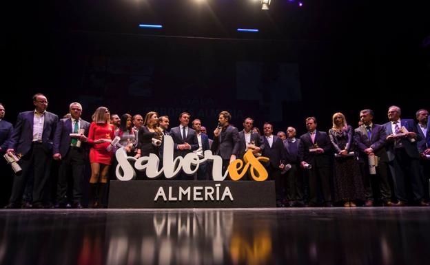 Imagen principal - Imágenes de la gala celebrada en Berja.