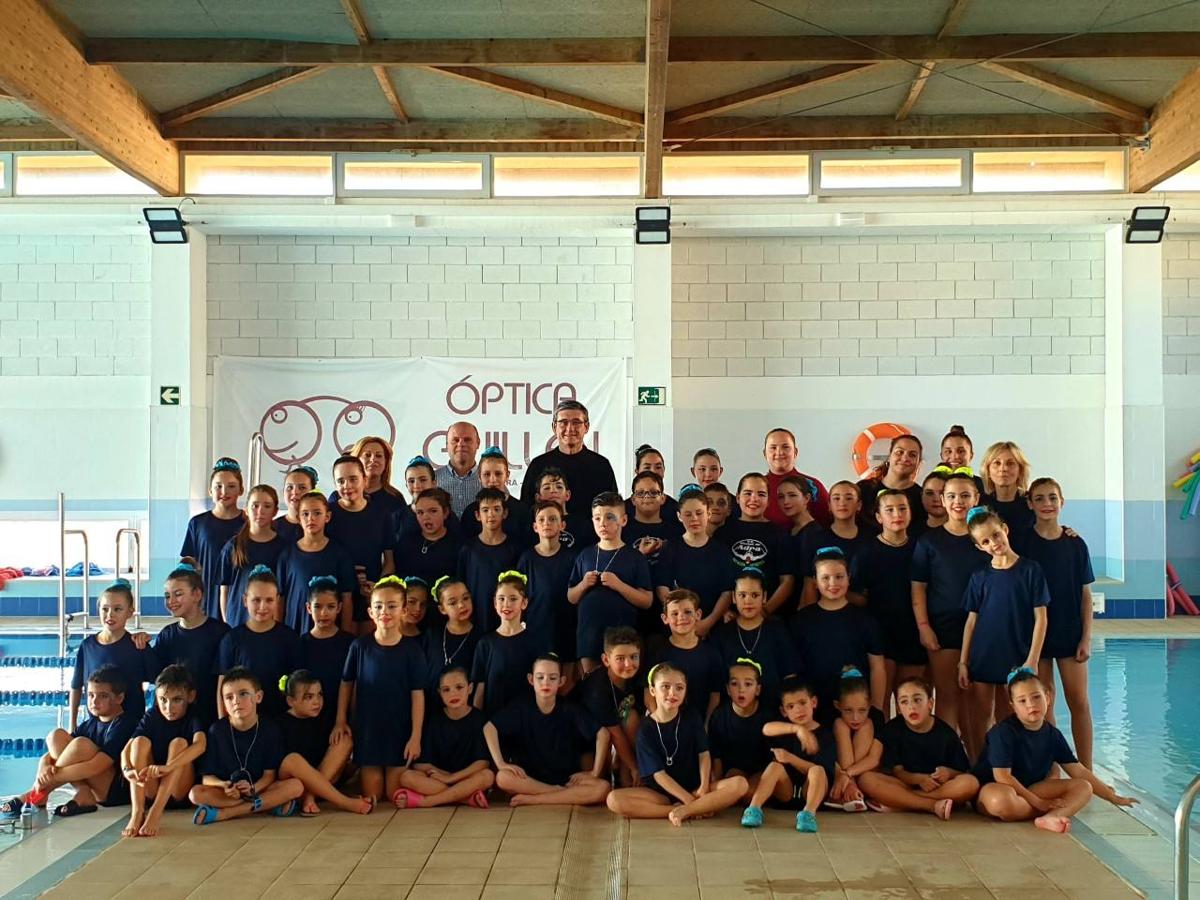 Fotos: La natación artística se lanza a la piscina en Adra con el primer grupo de Almería