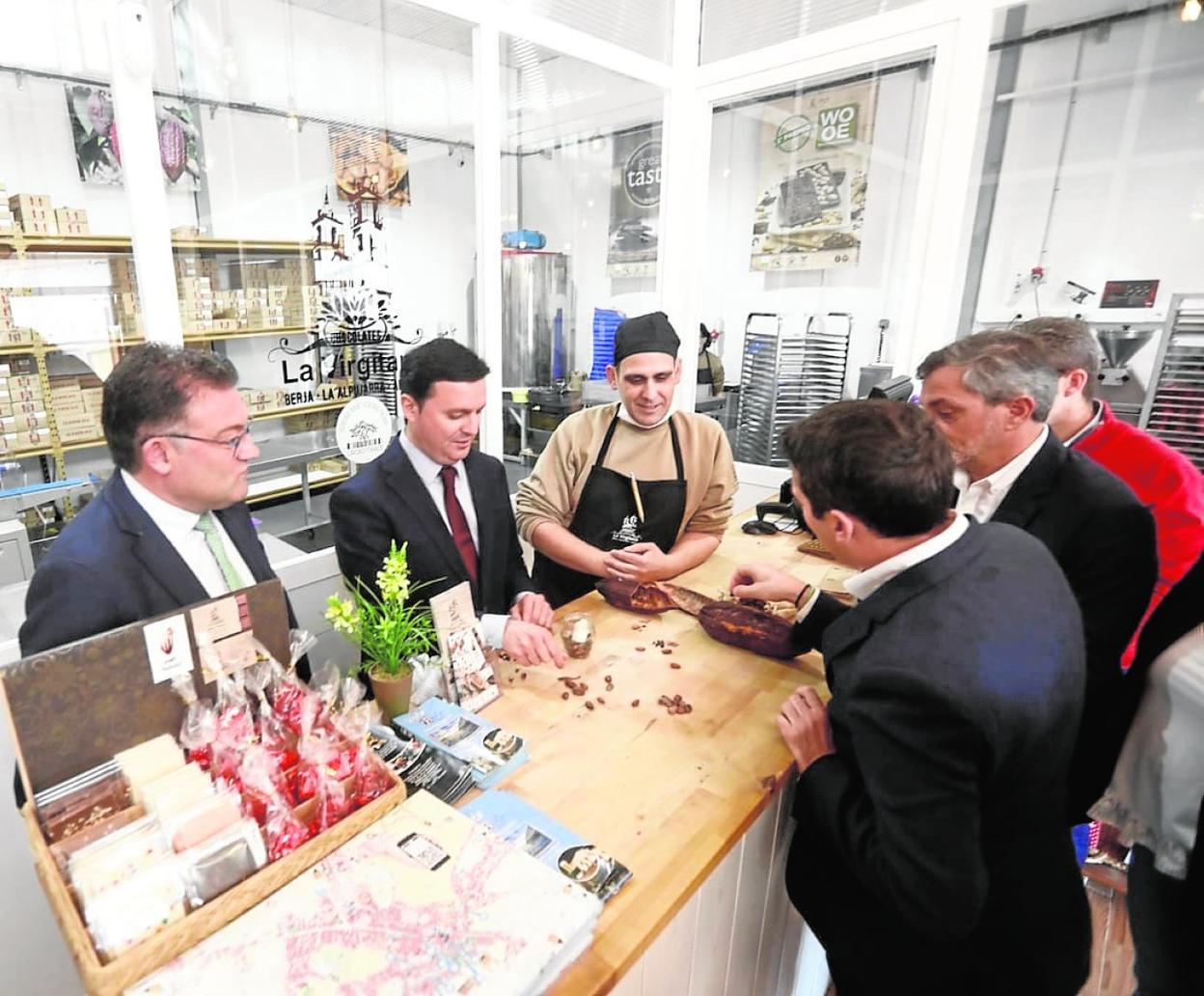 El presidente de la Diputación ha visitado las instalaciones acompañado por el alcalde de Berja.