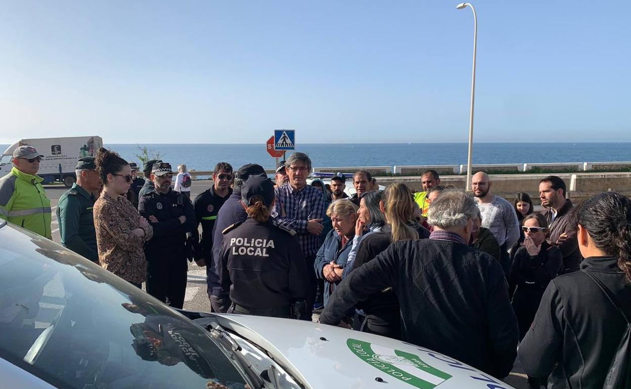 El alcalde de Adra, Manuel Cortés, tamibén ha participado en las batidas organizadas por amigos y familiares. 
