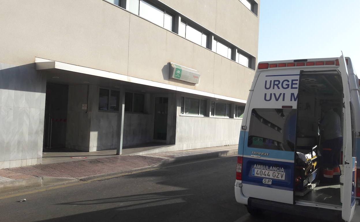 Las viseras realizadas por personas anónimas en Adra llegan al centro de salud