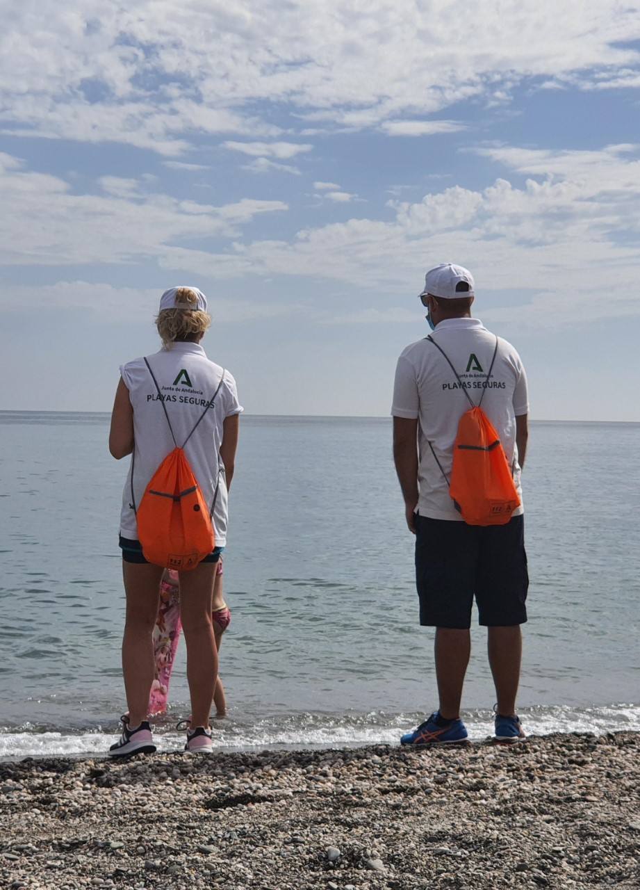 Controladores de playas en Adra