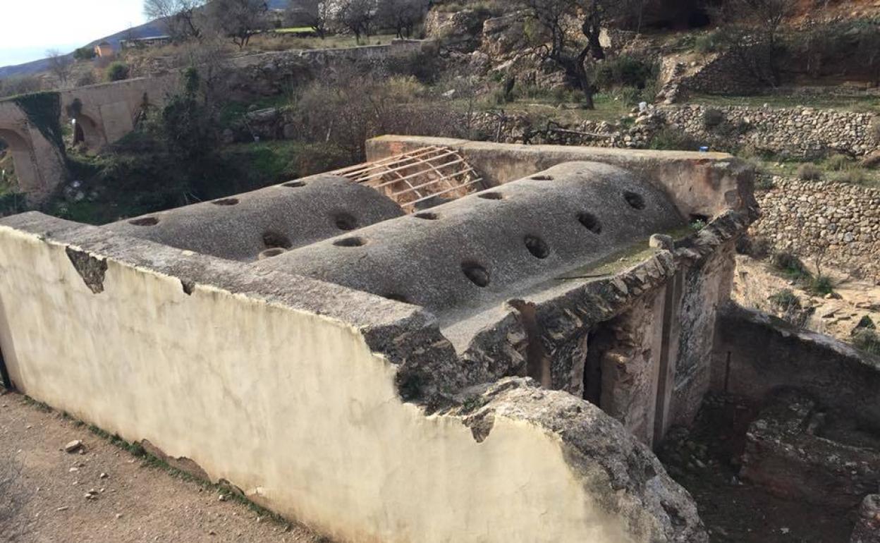 Preocupación en Dalías por el deterioro de Los Baños de la Reina y la torre La Garita
