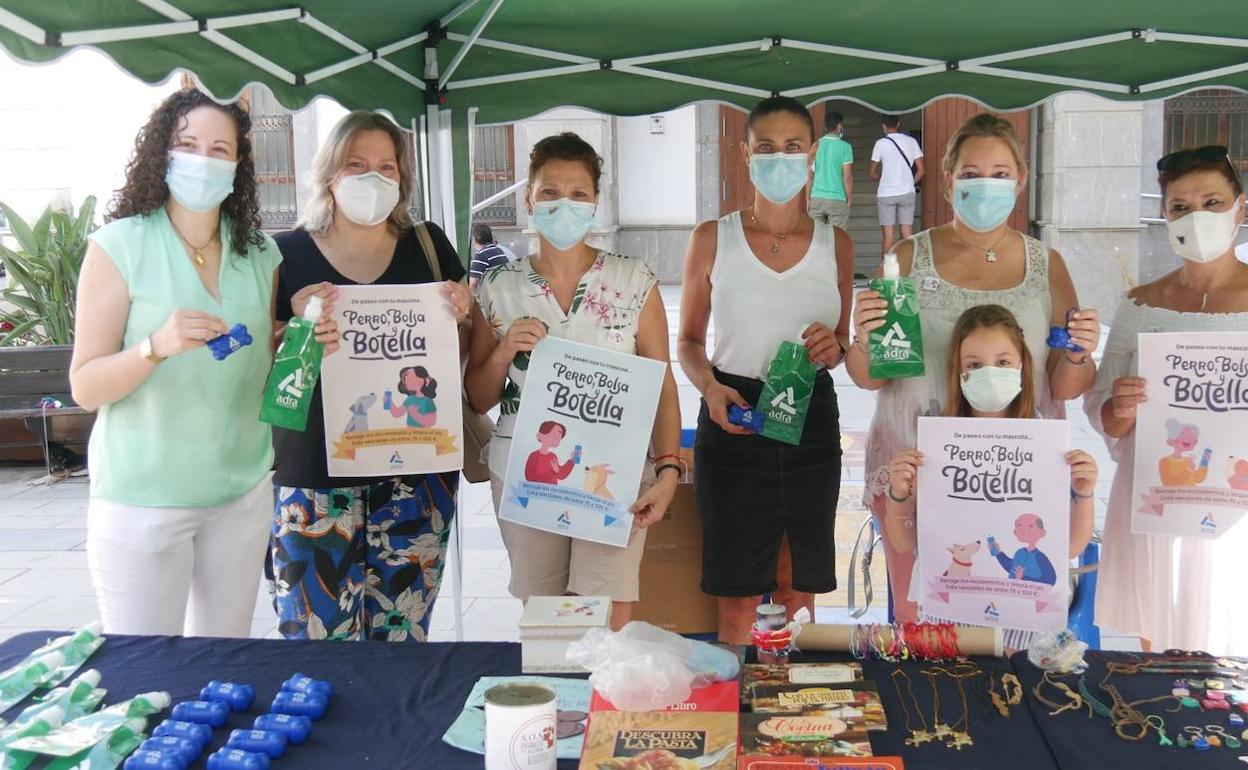 «Perro, bolsa y botella», el mensaje para limpiar las calles de excrementos