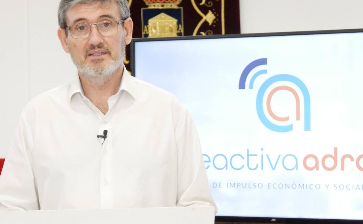 Manuel Cortés, alcalde de Adra. 