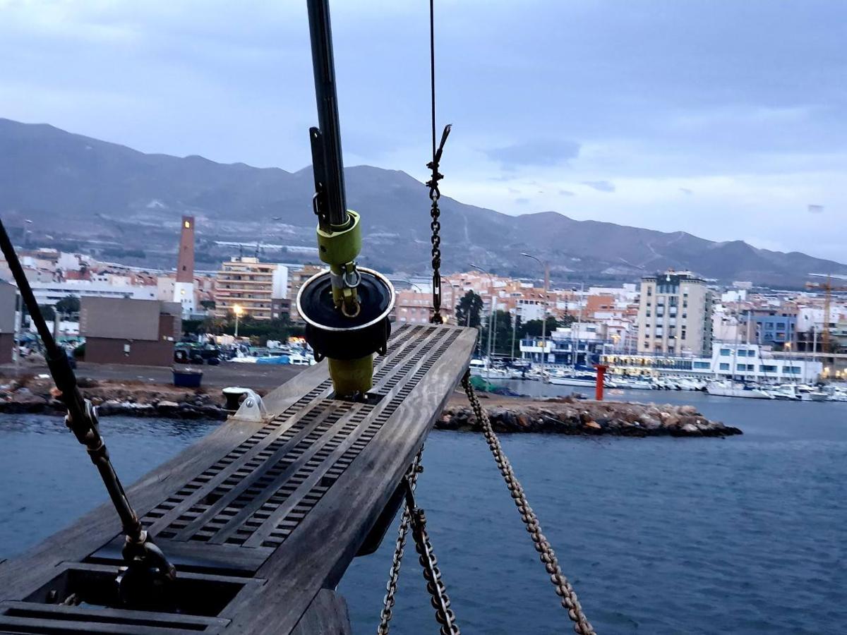 El buque a su llegada al Puerto de Adra. 