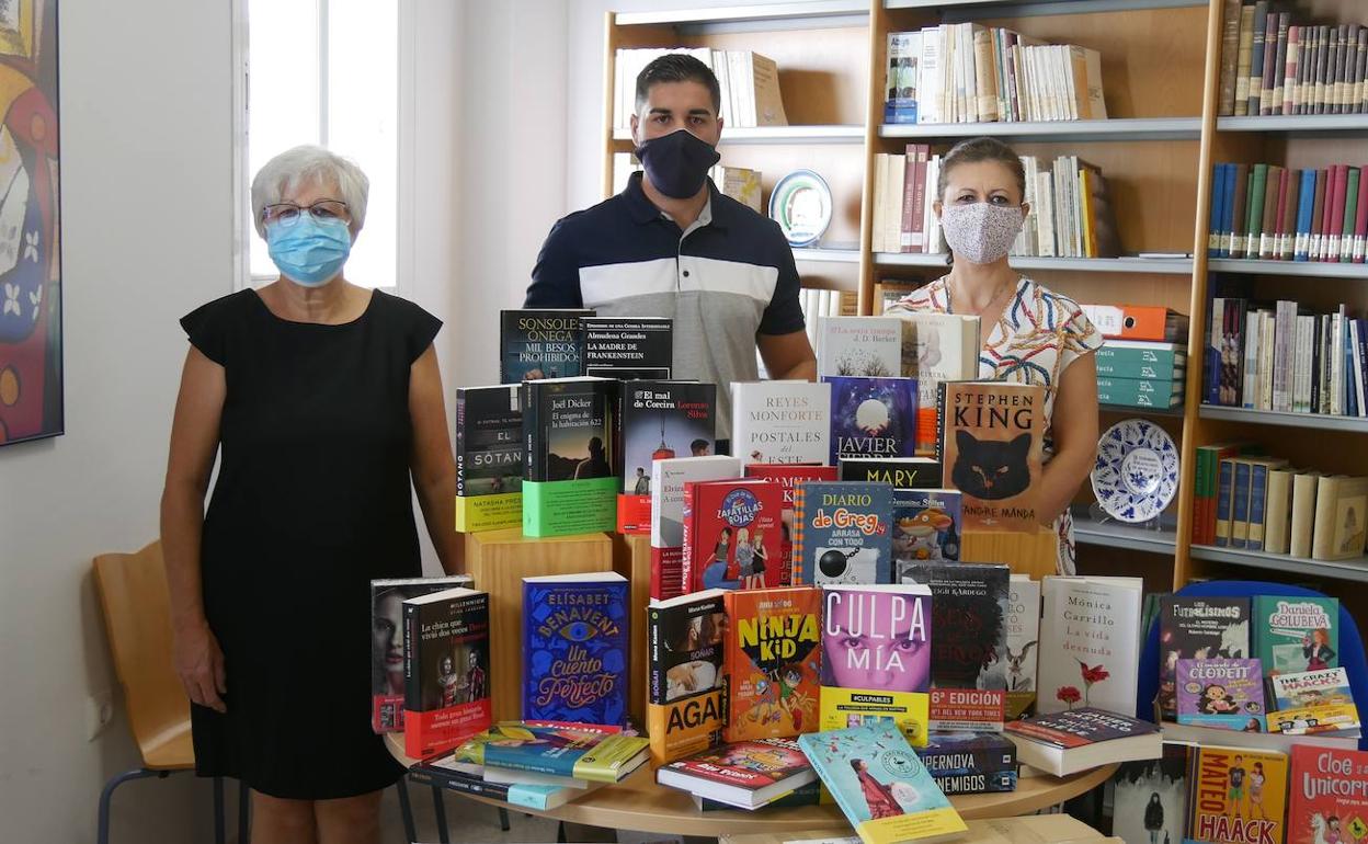 La Biblioteca Municipal de Adra amplía su catálogo con 400 libros nuevos