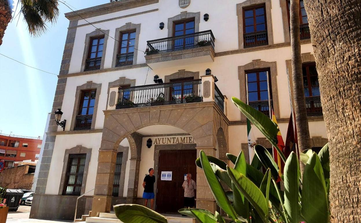 El Ayuntamiento alquila nueve plazas de garaje en la calle Menorca