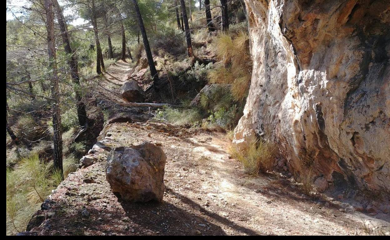 El último temporal obliga a cerrar por desprendimientos el sendero Monterrey de Laujar