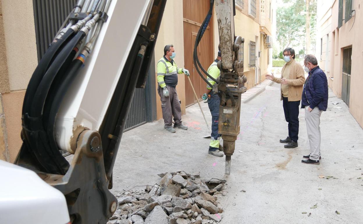 Una rotonda regulará el tráfico en el cruce más peligroso de la avenida del Mediterráneo