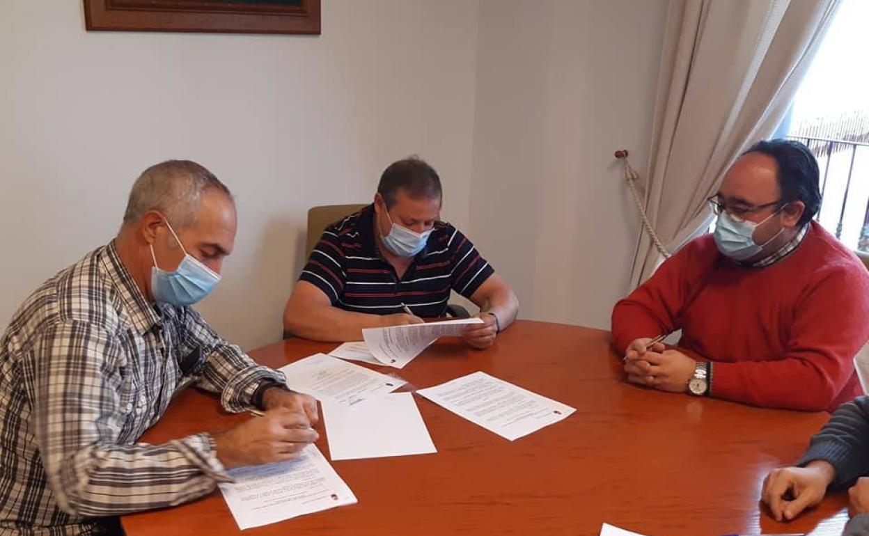 Alcolea compra la piscina y el restaurante Sol y Luna para su explotación municipal
