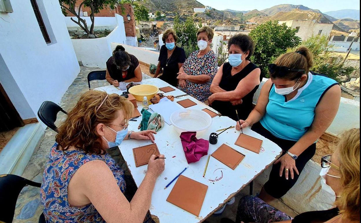 La Alquería 'se pone guapa' de la mano de sus vecinos