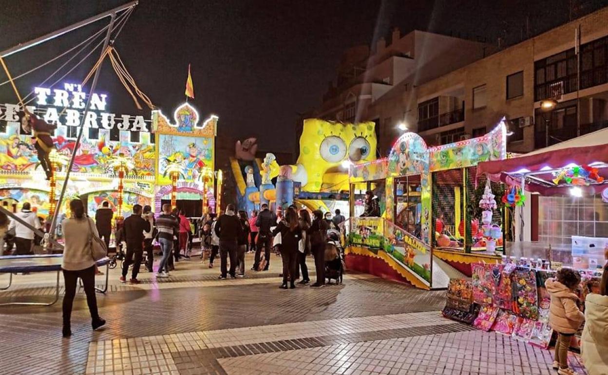 Adra regula en una ordenanza la instalación de atracciones de feria y otros puestos en paseos y plazas