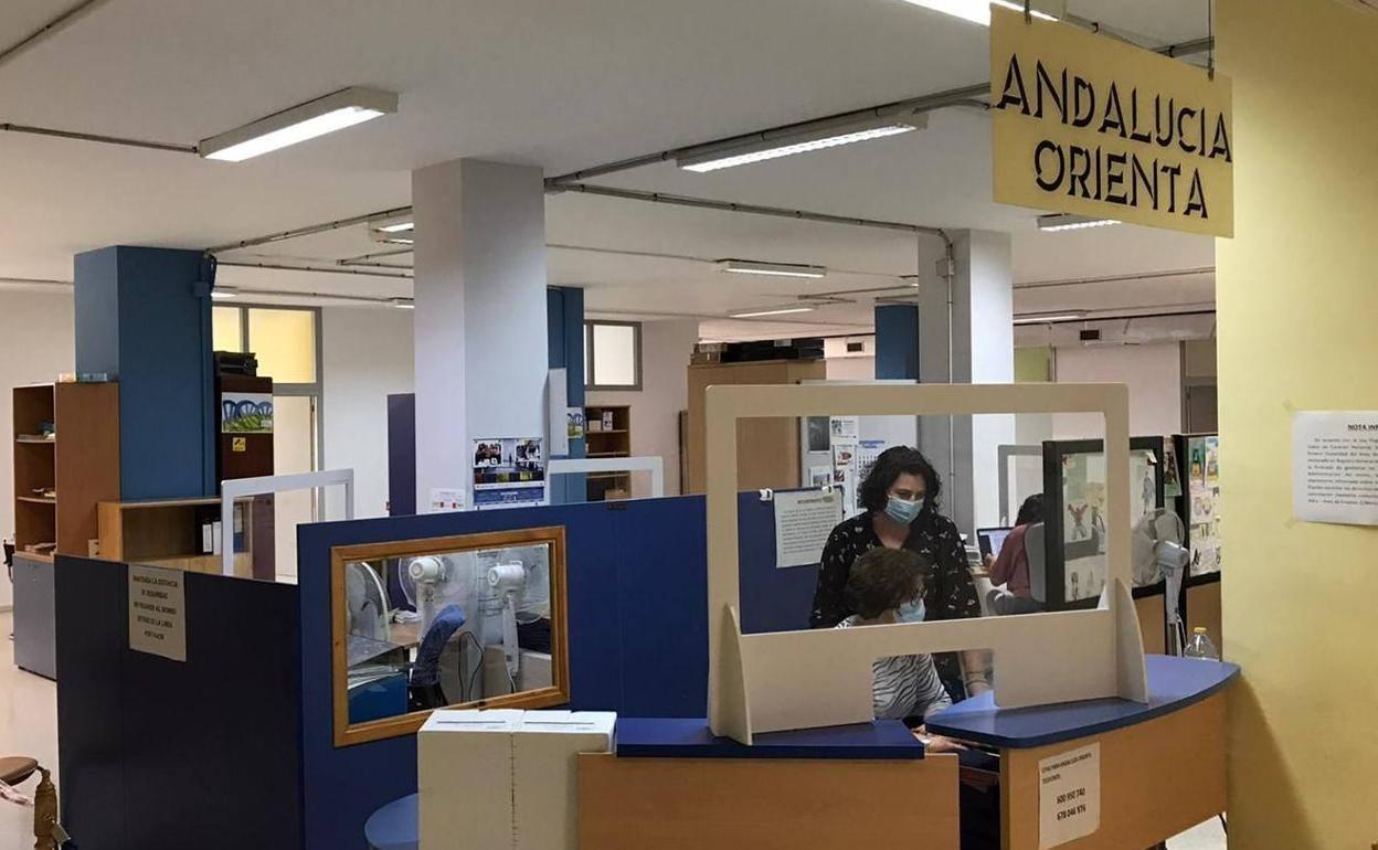 Adra oferta formación acreditada para ayuda a domicilio y operaciones básicas en restaurante