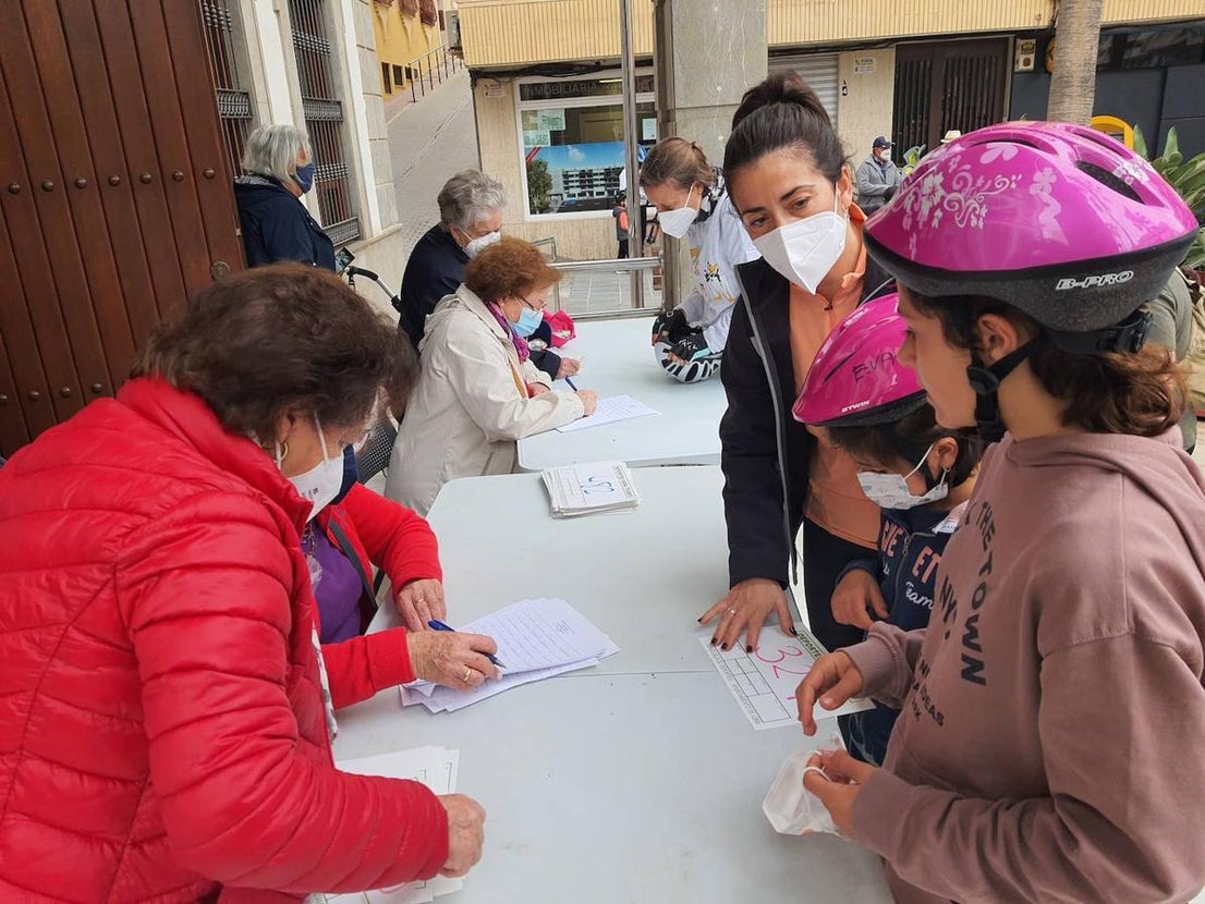 Fotos: La 'clásica abderitana' toma el relevo en Adra