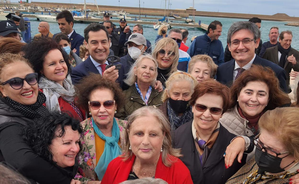 Adra | Moreno pone el puerto y el muelle gourmet de Adra como ejemplos de «motores de empleo y riqueza»