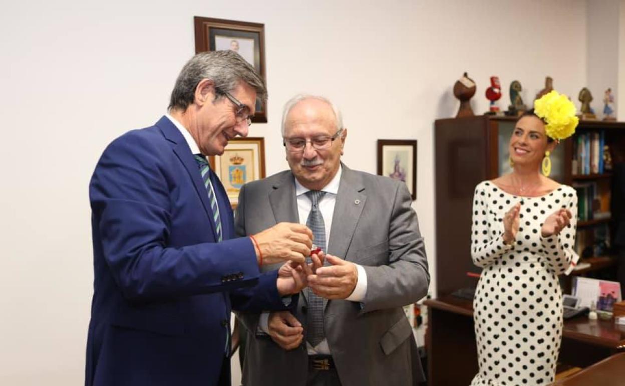 Adra se reencuentra con su feria en una noche cargada de emotividad e ilusión