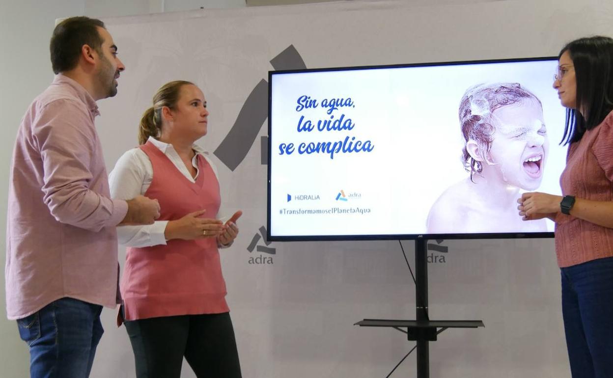 Hidralia dibuja un día cualquiera sin agua para sugerir medidas de ahorro cotidianas