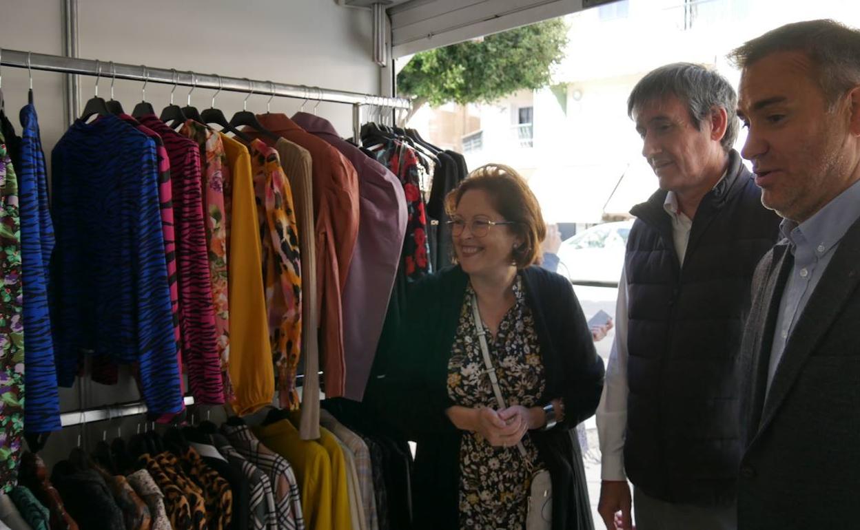 Gran Outlet en Adra: «La mercancía de siempre al mejor precio»