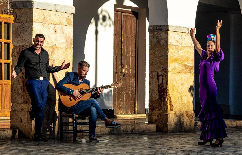 Zambra participa en el videoclip de Raúl Bravo en la Plaza Porticada