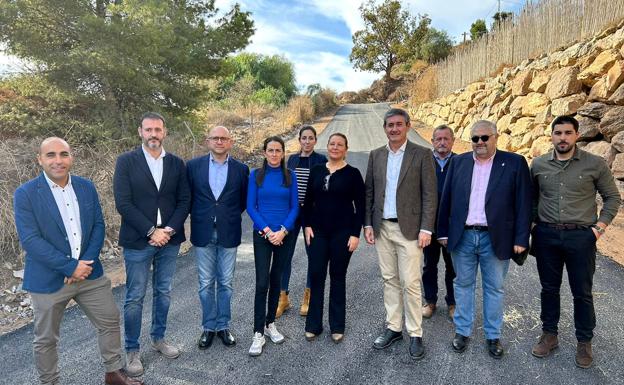 Crespo visita en Adra el camino rural del Marchalejo, renovado con 138.000 euros