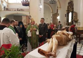 El obispo de Almería se encargó de bendecir la imagen.