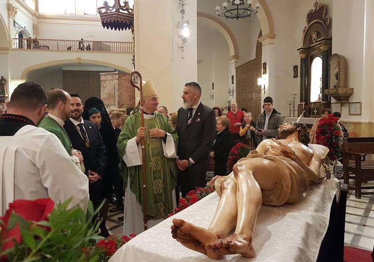 El obispo de Almería se encargó de bendecir la imagen.